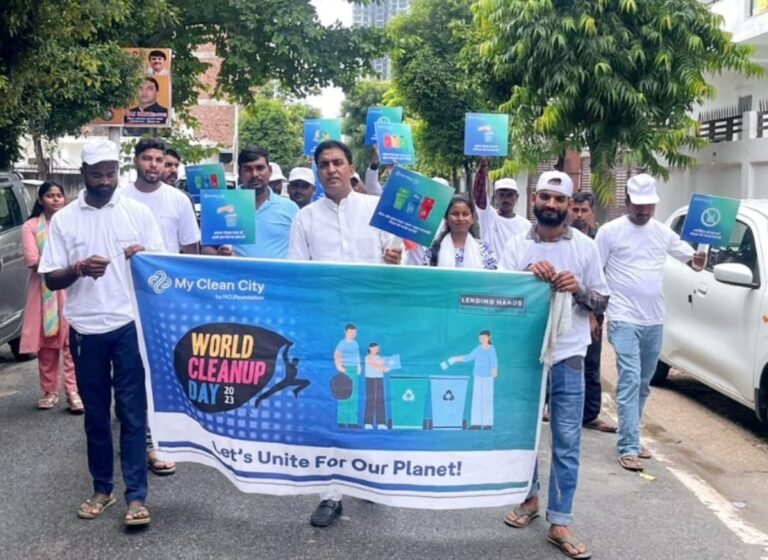 विश्व स्वच्छता-दिवस पर स्वच्छता कर्मियों के साथ रैली का आयोजन