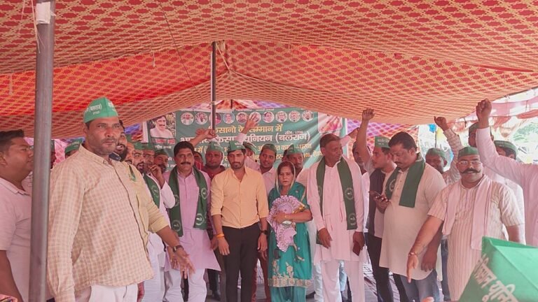 जिला और पुलिस प्रशासन की मध्यस्थता से हुआ किसानों की समस्या का समाधान