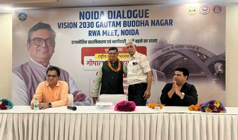 भाजपा नेता गोपाल कृष्ण अग्रवाल के सम्मुख सेक्टर की विभिन्न समस्याओं को रखा