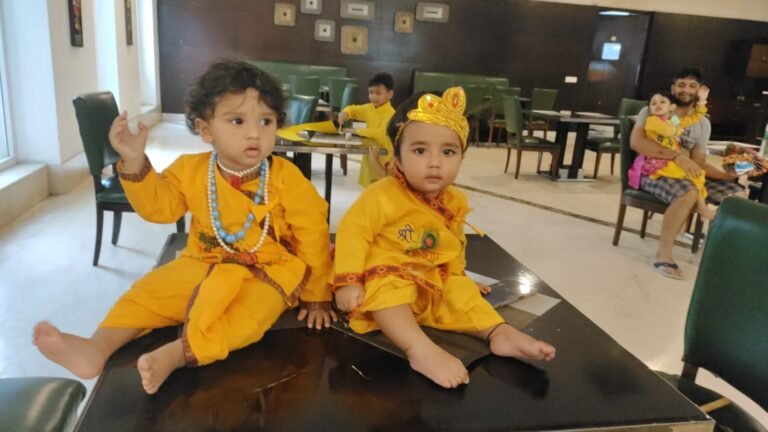 पैरामाउंट गोल्फ फॉरेस्टे सोसायटी में बच्चों ने  मनायी कृष्ण जन्माष्टमी