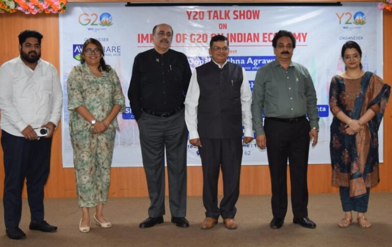 छात्र छात्राएं अपने करियर के साथ साथ अपने देश की अर्थव्यवस्था को बढ़ाने में योगदान दे