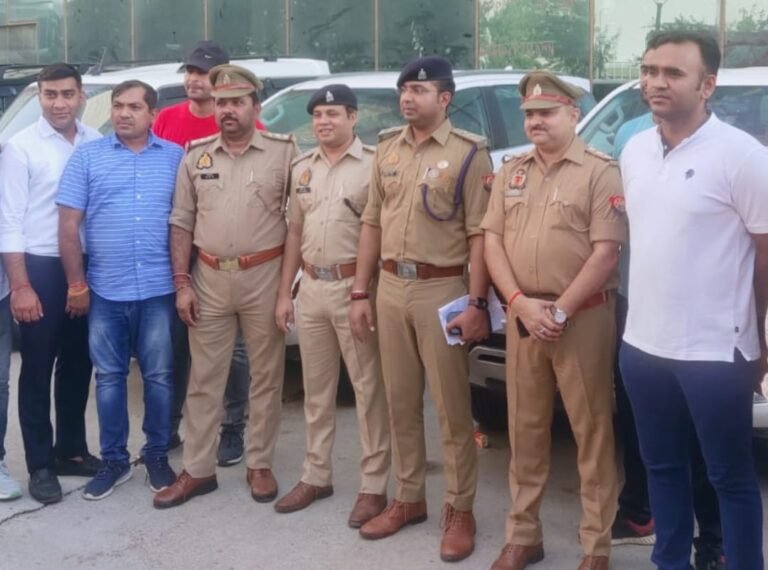 अंतरराज्यीय वाहन चोर गिरोह के आठ शातिर चोर गिरफ्तार,10 लग्ज़री कार बरामद
