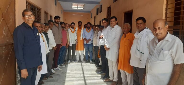 भाजपा कार्यकर्ताओ ने दनकौर  मण्डल में की बैठक