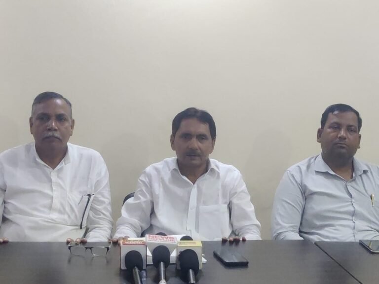 केंद्र सरकार की गलत नीतियों के  खिलाफ पदयात्रा