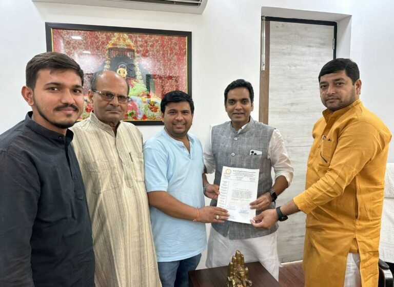 नोएडा के गाँवों में जलापूर्ति की मांग को लेकर विधायक से मिले नोवरा प्रतिनिधिमंडल