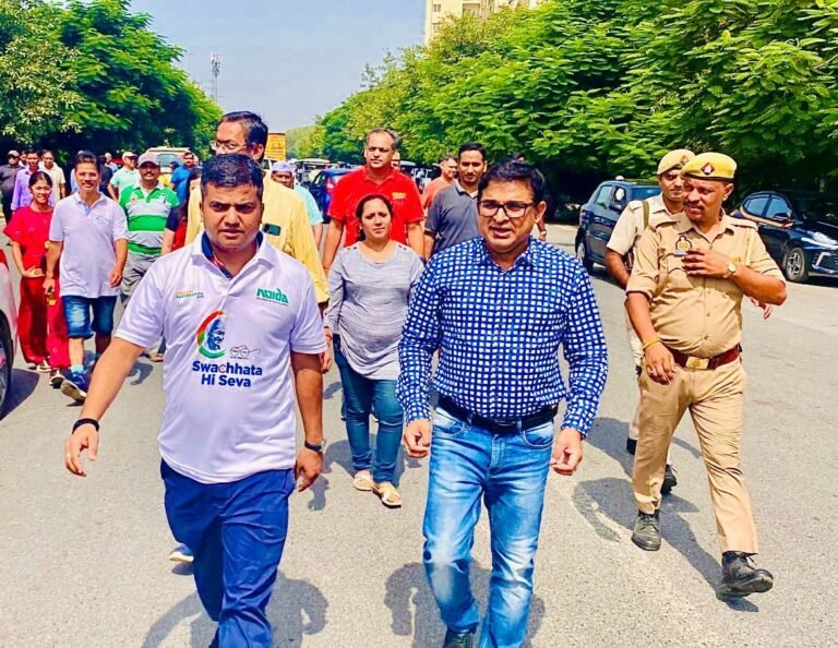 एक घंटे श्रमदान कर बापू को अर्पित की ‘स्वच्छांजलि’