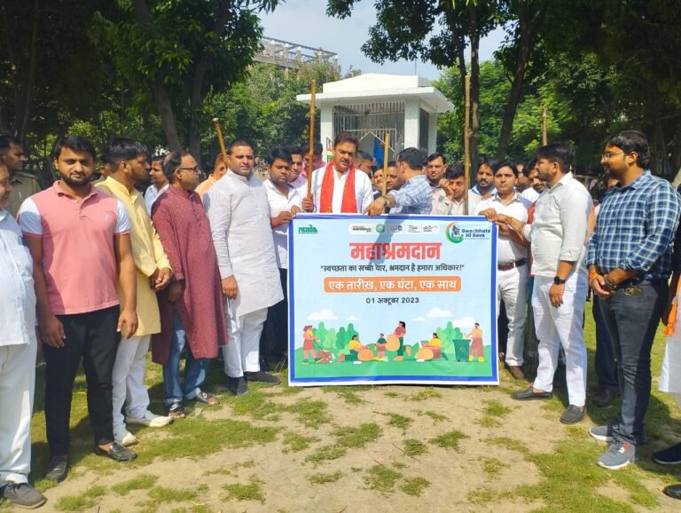 भाजपा के द्वारा नोएडा के आठो मण्डलो मे चलाया गया स्वछता अभियान