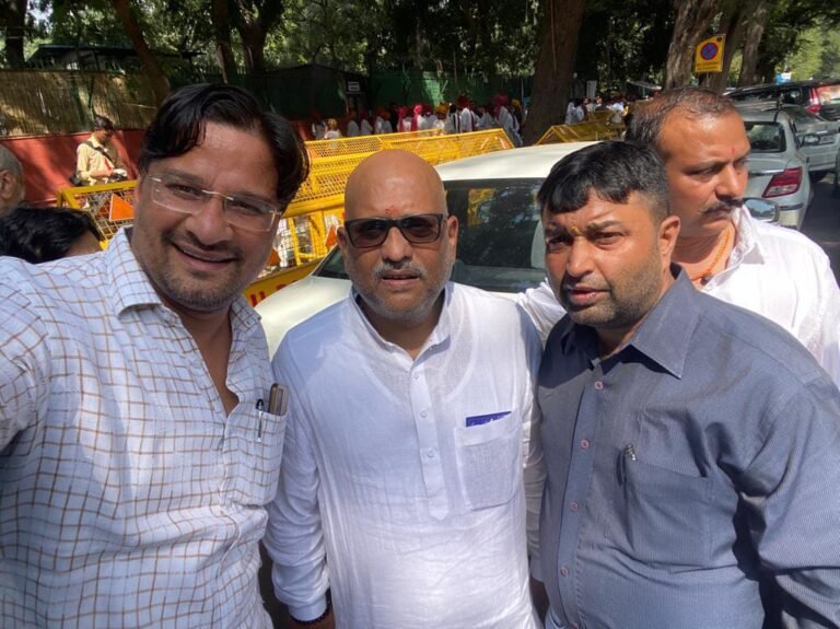 काग्रेंस कार्यकर्ताओं ने दी प्रदेशाध्यक्ष अजय राय को जन्मदिन की बधाई