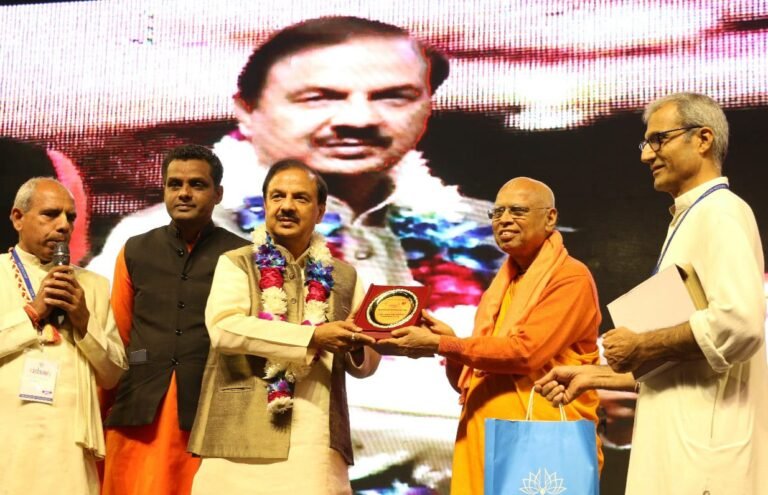 भगवान श्रीकृष्ण और रुक्मिणी की लीला पर आधारित एक लघु नाटिका का मंचन