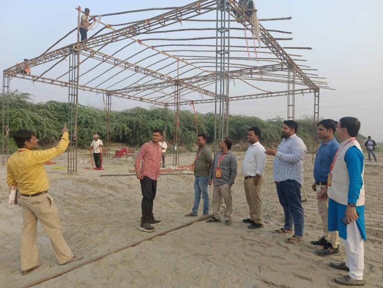 छठ पूजा की तैयारियों को लेकर छठ पूजा सेवा समिति के सदस्यों ने की बैठक