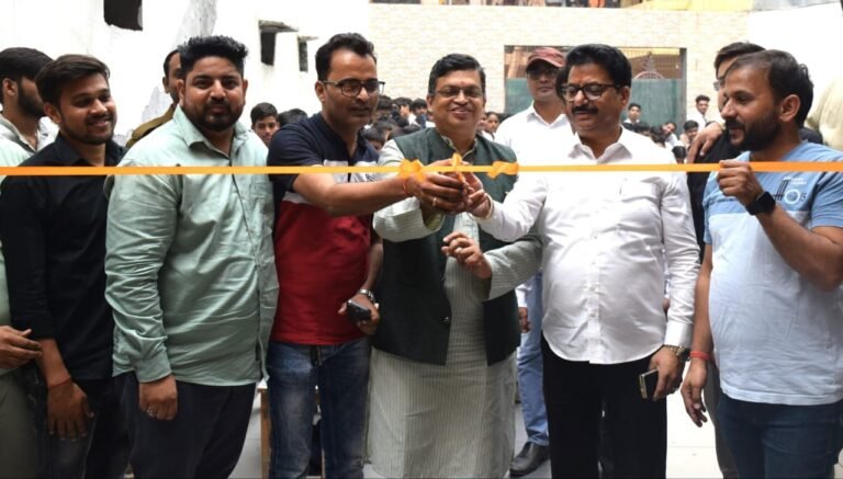 निःशुल्क कंप्यूटर प्रशिक्षण केंद्र  क्लिक एजुकेशन सेंटर का शुभारंभ