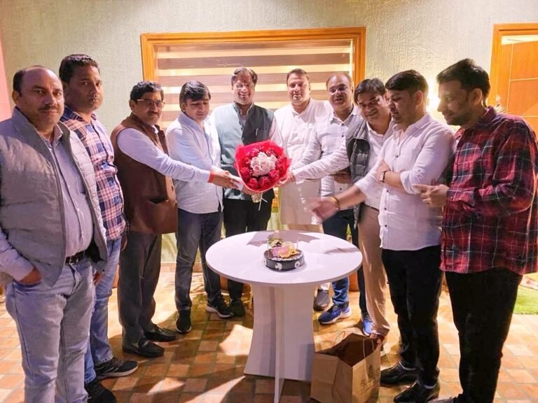 कांग्रेस के वरिष्ठ नेता यतेन्द्र शर्मा व सतेन्द्र शर्मा का जन्मदिन बड़ी धूमधाम से मनाया गया