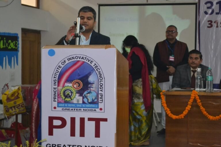 बच्चों को वैज्ञानिक प्रयोग करने की स्वतंत्रता दें शिक्षक – मनीष वर्मा जिलाधिकारी