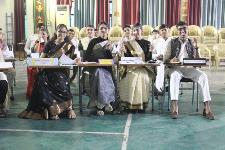 गौतमबुद्धनगर।दिल्ली पब्लिक स्कूल, विद्युतनगर  में कक्षा सात से ग्यारह के विद्यार्थियों द्वारा मॉक पार्लियामेंट का आयोजन