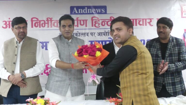 प्रतिभा सम्मान समारोह में उत्कृष्ट कार्य करने वाले लोग हुए सम्मानित