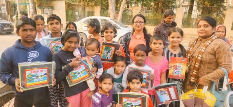 जरूरत मंद बच्चियों को कपड़े एवं शिक्षा की सामग्री  वितरण