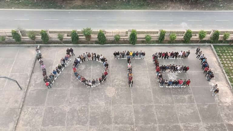 मानव श्रृंखला एवं नुक्कड़ नाटक के माध्यम से मतदाता जागरूकता