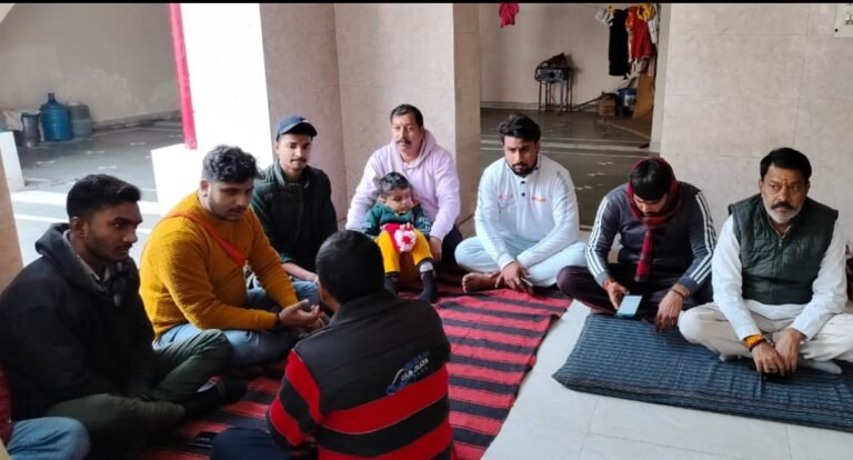 अयोध्या में पूजित अक्षत, निमंत्रण और भगवान का एक सुंदर सा चित्र लोगों तक पहुंचा करें विहिप के कार्यकर्ता