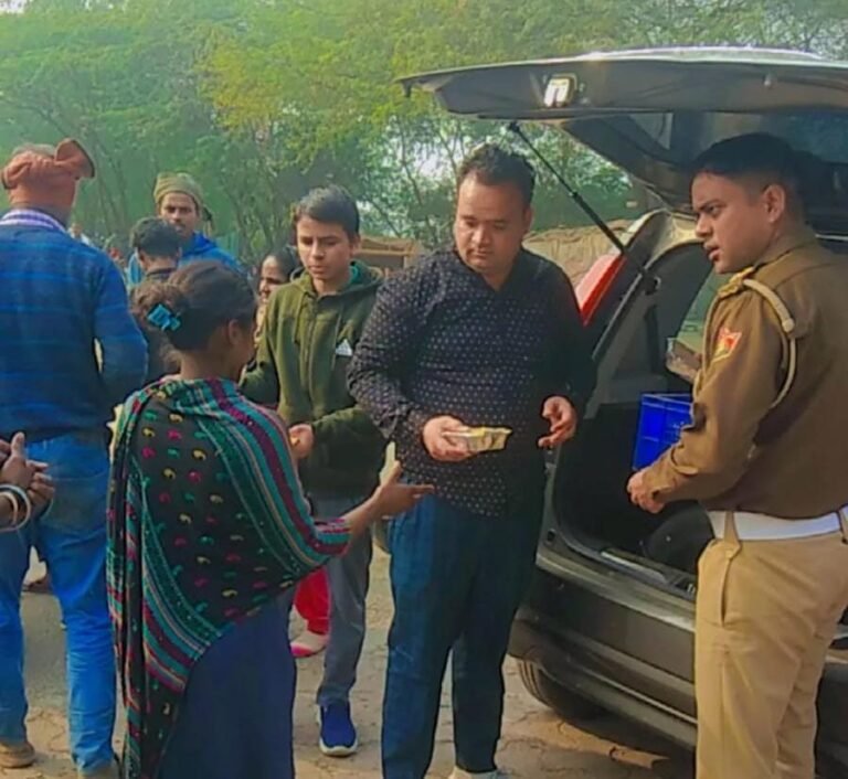 जरुरतमंदों की मदद के लिए युवा टीम सर्फाबाद ने बढ़ाये हाथ