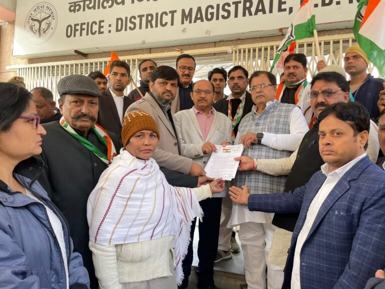 कांग्रेस कार्यकर्ताओ ने दिया  जिलाधिकारी को ज्ञापन