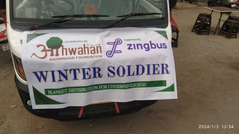 ठंड से ठिठुरते लोगों को कंबल दिये,लोगों ने दी आशीष