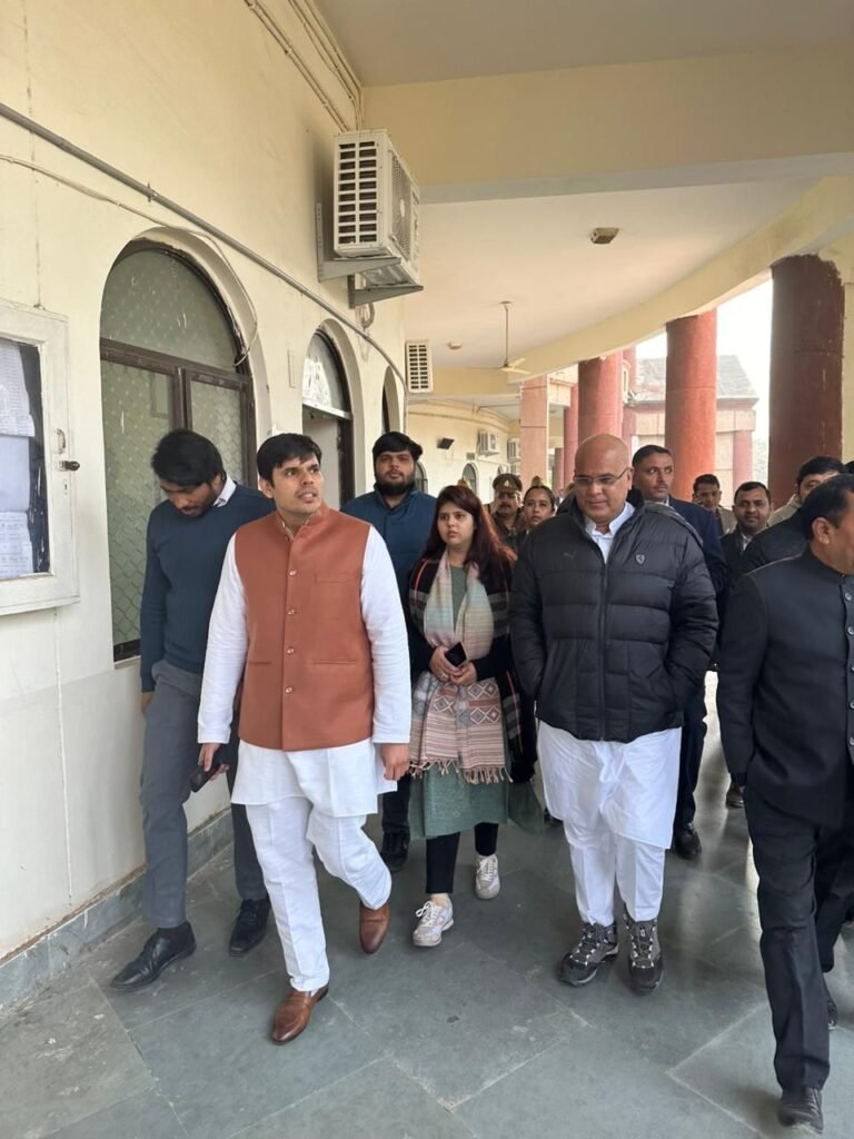 छत्तीसगढ़ के पूर्व मुख्यमंत्री श्री भूपेश बघेल गौतमबुद्धनगर ज़िला न्यायालय पहुँचे।