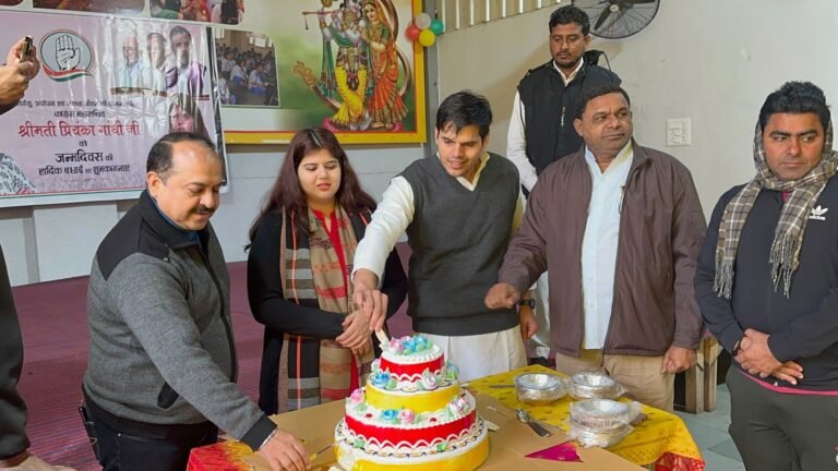 बेसहारा व विकलांग महिलाओं के बीच मनाया प्रियंका गाँधी का जन्मदिन