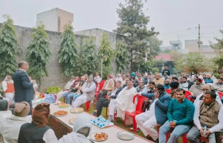 सिकंदराबाद में यादव समाज ने किया पूर्व जिलाधिकारी बीएन सिंह का समर्थन