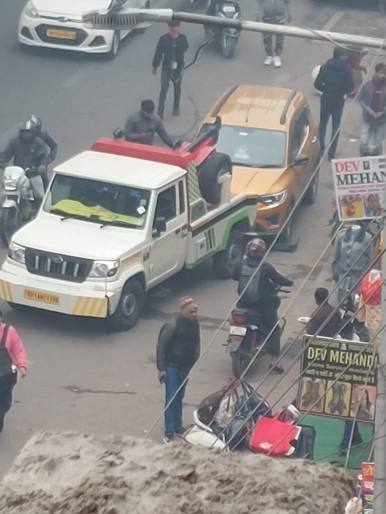 प्राधिकरण व पार्किंग माफिया  मिल कर रहे अट्टा मार्केट को बर्बाद