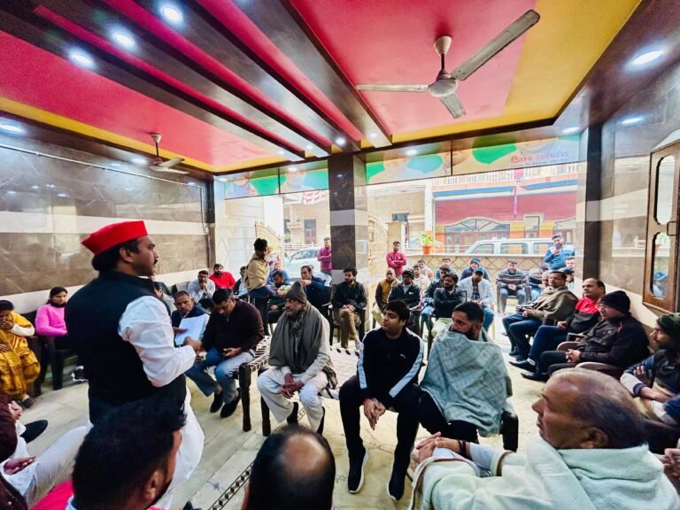 सपा नोएडा महानगर ने की  सलारपुर गांव में पीडीए पंचायत