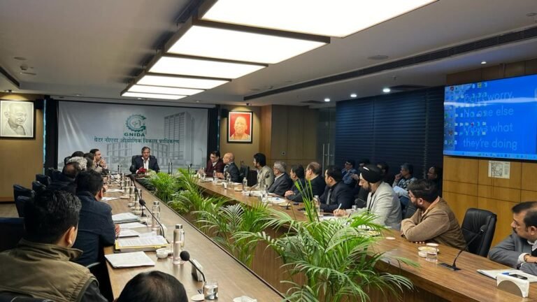 औद्योगिक विकास आयुक्त  ने  ग्रेटर नोएडा के बिल्डरों के साथ की बैठक