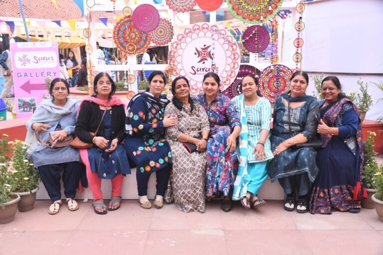 सरस मेले में शनिवार को पहाड़ी राज्यों के उत्पादों की रही धूम