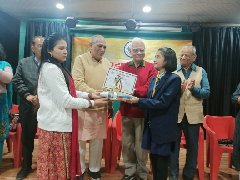 वाद विवाद प्रतियोगिता में 170 प्रतियोगियों ने प्रतिभाग किय