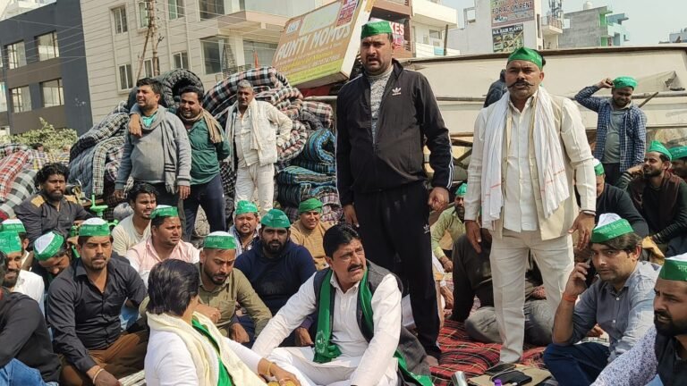 नोएडा प्राधिकरण की नीतिओं के खिलाफ किसान हुये लामबंद