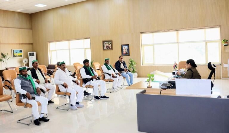 किसानों की समस्याओं को लेकर  कमिश्नर से मुलाक़ात