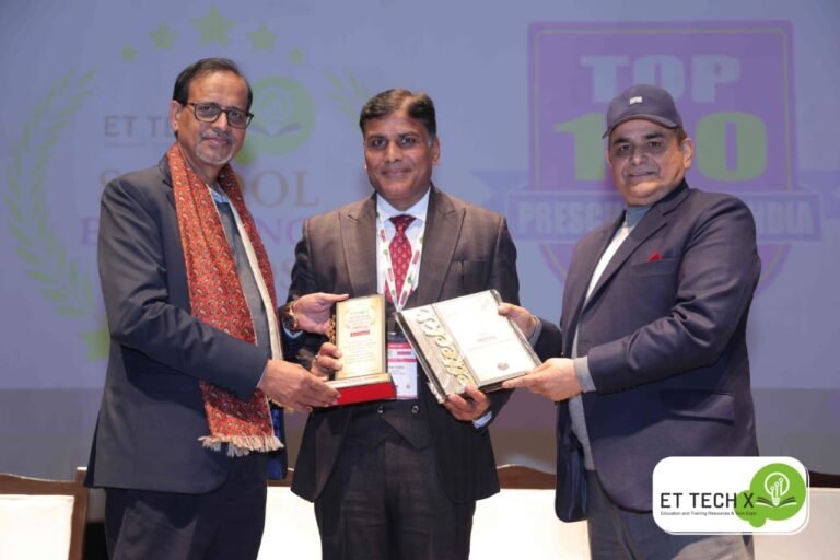 स्कूल एक्सीलेंस अवार्ड से सम्मानित हुआ प्रज्ञान पब्लिक स्कूल