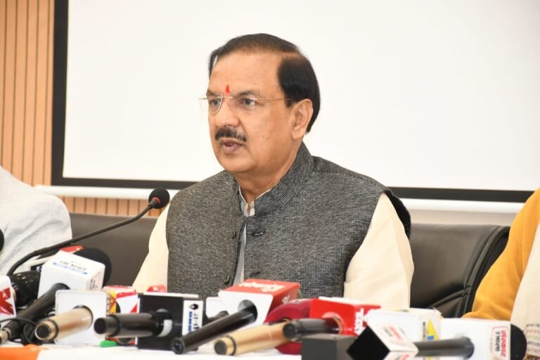 ग्रेटर नोएडा वेस्ट में जल्द दौडेगी  मेट्रो,लोग कर रहे प्रदर्शन