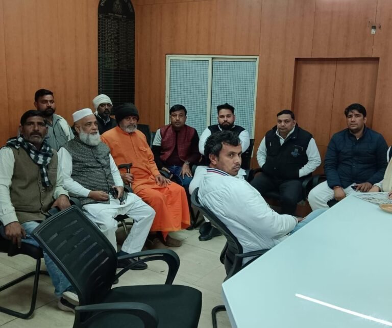 किसानों को समर्थन देने जा रहे सपा नेताओं को हिरासत में लिया