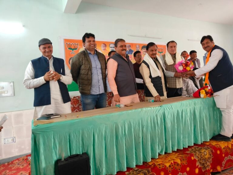 किसानों ने देखा ग्राम परिक्रमा यात्रा के शुभारंभ कार्यक्रम का  लाइव प्रसारण