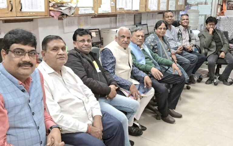 Holi मिलन समारोह को लेकर सेक्टर-9 स्थित कार्यालय पर बैठक की गई