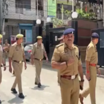  Noida police ने चलाया अभियान 