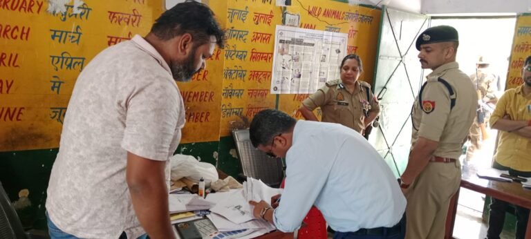 District Election Officer Manish Kumar Verma के निर्देशानुसार जनपद में शांतिपूर्ण तरीके से चल रहा है Vote