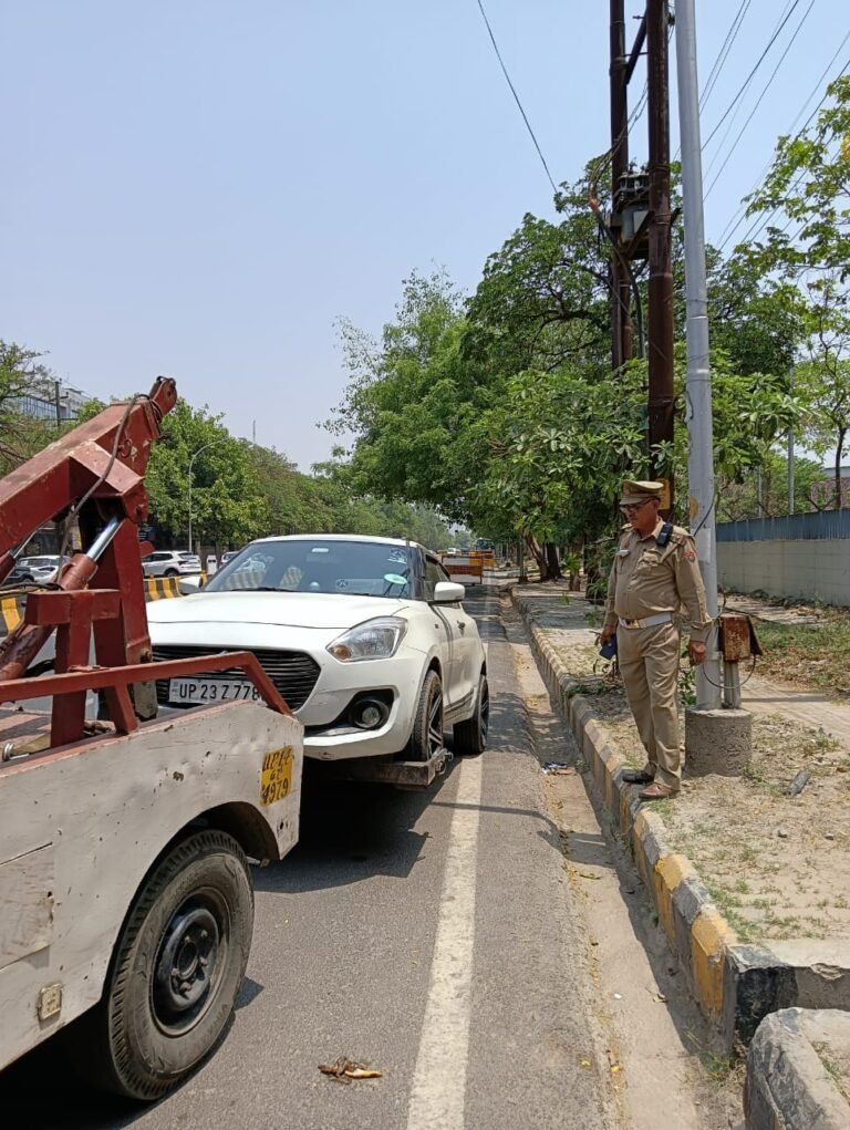 Gautam Buddha Nagar श्रीमती लक्ष्मी सिंह के निर्देशानुसार निजी यूनिवर्सिटी व आस-पास के क्षेत्र में चेकिंग अभियान चलाया गया