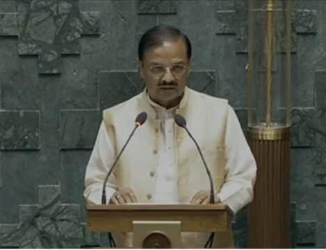 Dr. Mahesh Sharma ने ली संस्कृत में शपथ