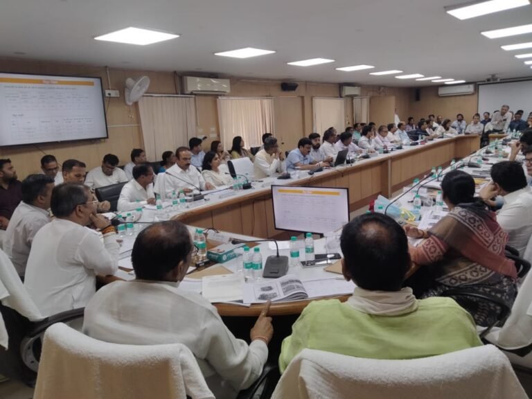 Gautam Buddha Nagar विकास कार्यक्रमों एवं जनकल्याणकारी योजनाओं में गतिशीलता लाने के संबंध में दिए गए आवश्यक दिशा निर्देश