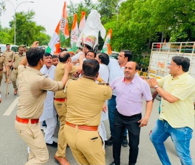 राहुल गाँधी के खिलाफ अभद्र भाषा का प्रयोग करने पर भड़के Congress कार्यकर्त्ता