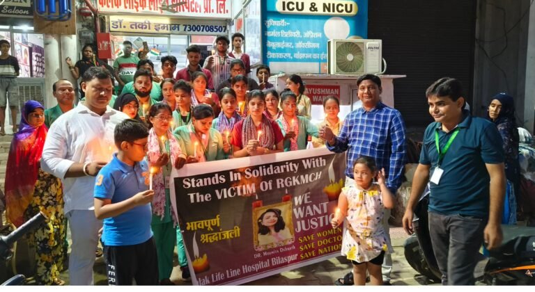 Candle march निकाल महिला डॉक्टर को श्रद्धांजलि