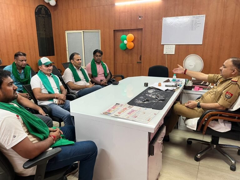 गाँवों की problems को लेकर अधिकारियों से मिले किसान