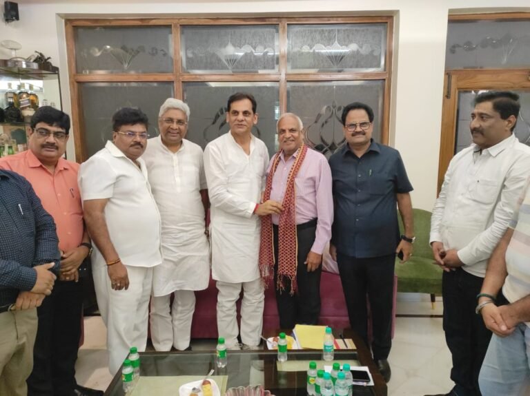 UP udyog vyaapaar mandal के पदाधिकारियों की हुयी बैठक