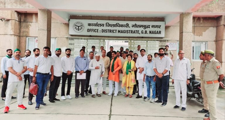 Paramount Golf Forest Society निवासियों के साथ  प्रशासन कर रहा छलावा : बलराज भाटी